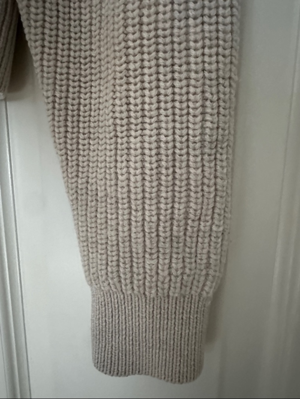 Aritzia Babaton Canberra 100% Merino Wool Cropped V‑Neck Button Cardigan Cream - Picture 6 of 9